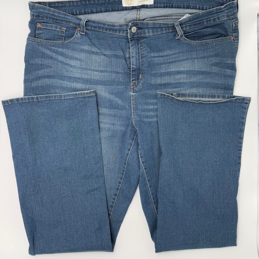 Signature Levi Strauss women’s Mid-Rise Bootcut Jeans 37x34 – True Fit 44x33
